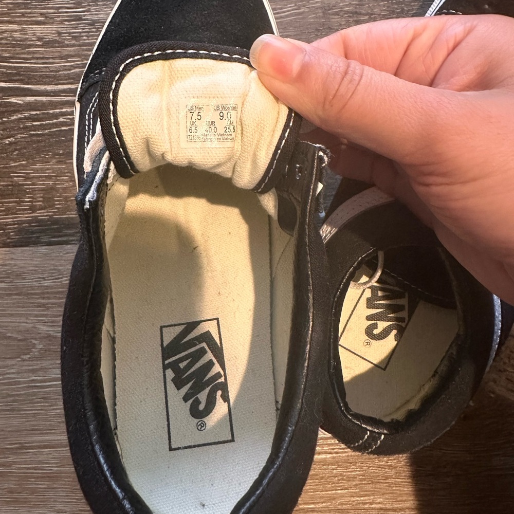 Vans - Picture 7 of 7